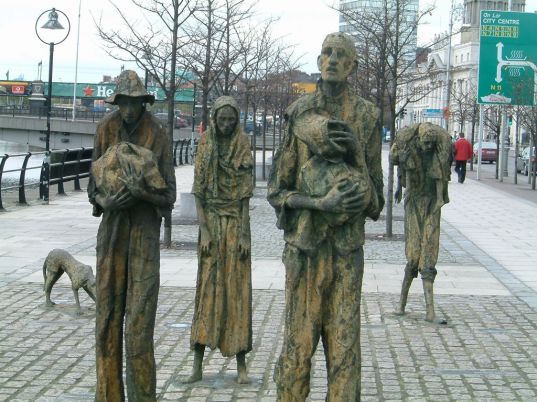 Famine_memorial_dublin.jpg